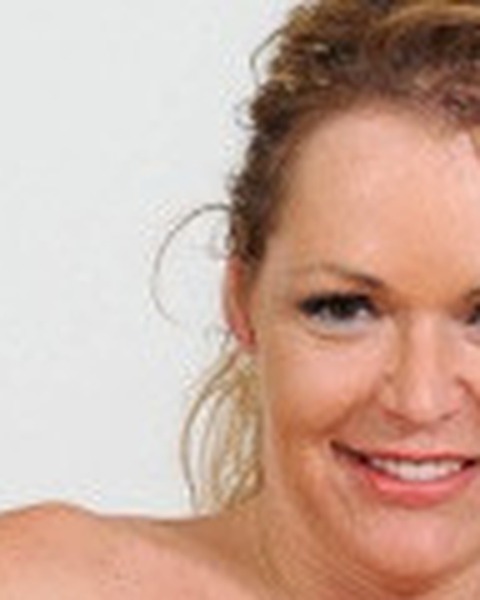 Head-and-shoulders portrait of Kelly Leigh